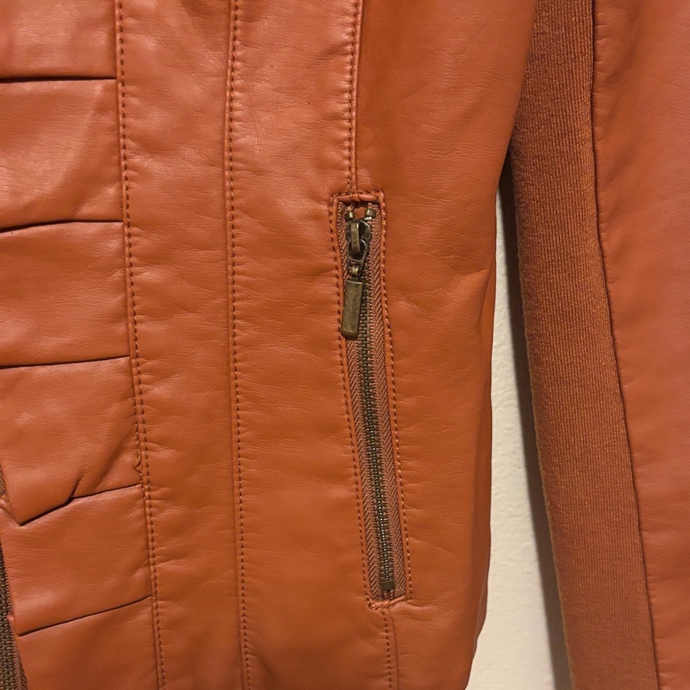 Chic Brown Leather Jacket with Ruffle Detail - image 3